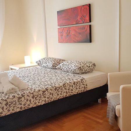 Menta Errathens Apartment - Athens Center, 5 Bd, 2 Bath Exteriör bild