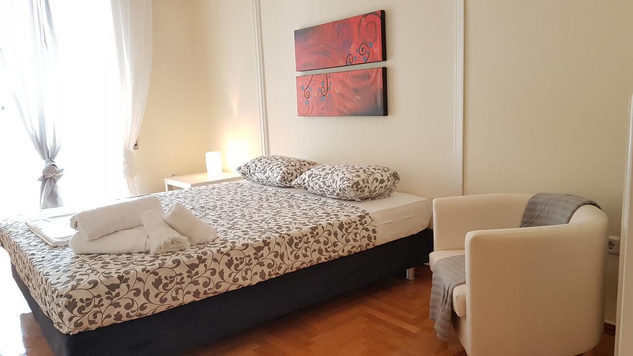 Menta Errathens Apartment - Athens Center, 5 Bd, 2 Bath Exteriör bild