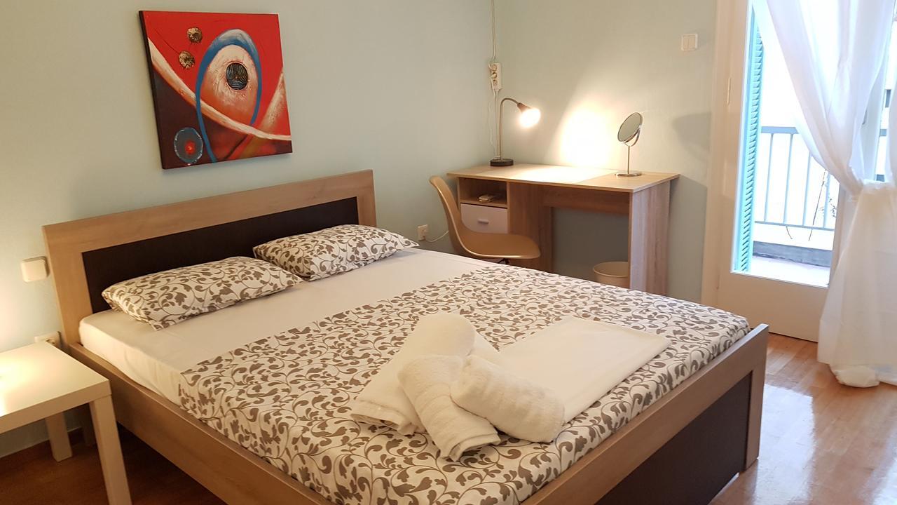 Menta Errathens Apartment - Athens Center, 5 Bd, 2 Bath Exteriör bild