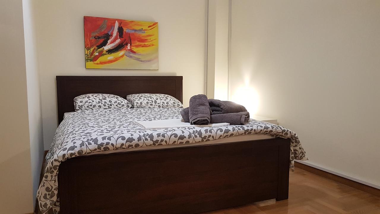 Menta Errathens Apartment - Athens Center, 5 Bd, 2 Bath Exteriör bild