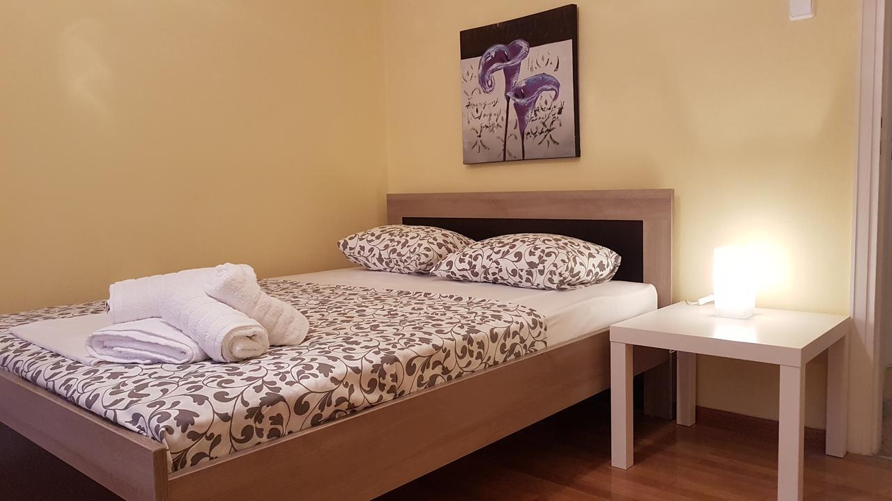 Menta Errathens Apartment - Athens Center, 5 Bd, 2 Bath Exteriör bild
